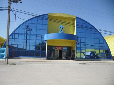 бескаркасный арочный ангар торговля